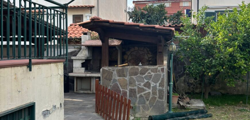 AMPIA VILLA USO INVESTIMENTO Varcaturo-P.Co Marecasa