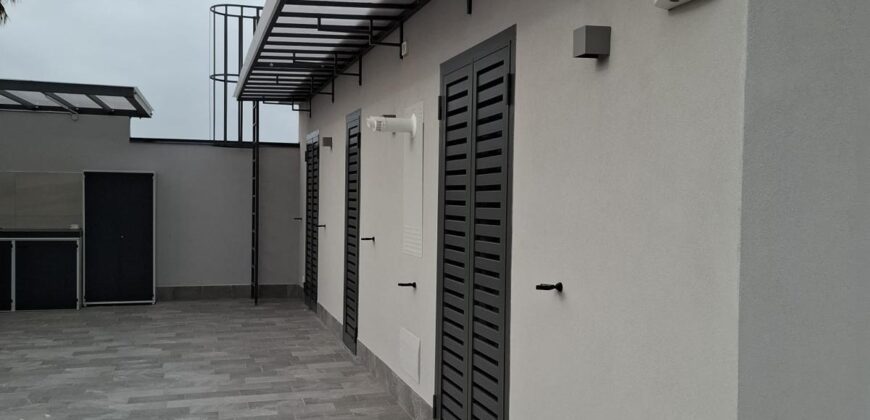 LUSSUOSA VILLA CON PISCINA Varcaturo-Viale Dei Pini Nord