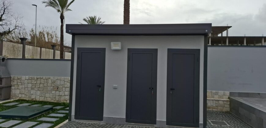 LUSSUOSA VILLA CON PISCINA Varcaturo-Viale Dei Pini Nord