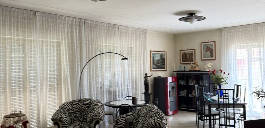 AMPIA VILLA SINGOLA Giugliano-Viale Della Ferrovia