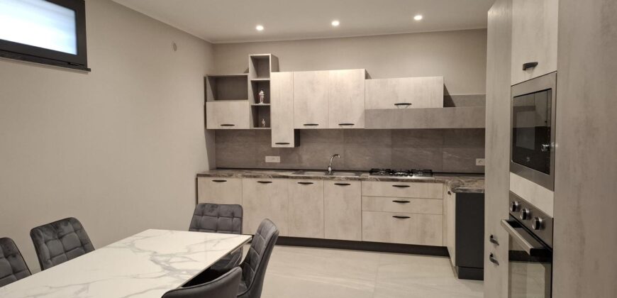 LUSSUOSA VILLA CON PISCINA Varcaturo-Viale Dei Pini Nord