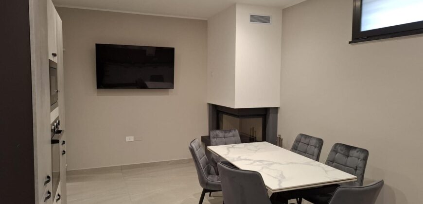 LUSSUOSA VILLA CON PISCINA Varcaturo-Viale Dei Pini Nord
