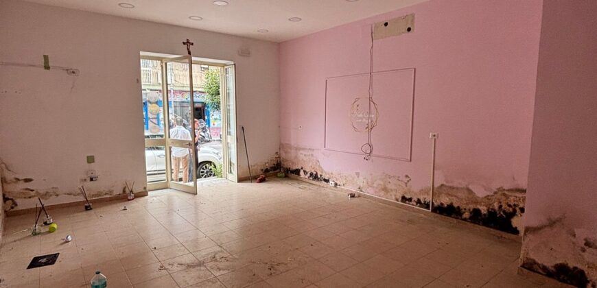 LOCALE COMMERCIALE 120 MQ Qualiano-Corso Campano