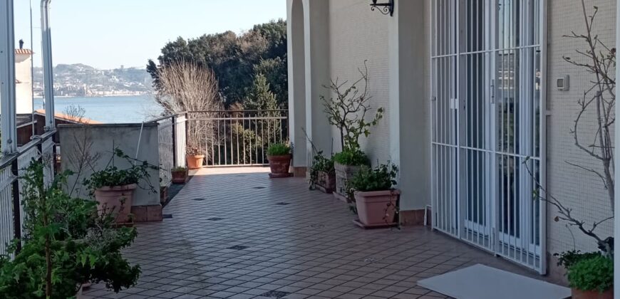 APPARTAMENTO CON TERRAZZO PANORAMICO Bacoli-Via Lucullo