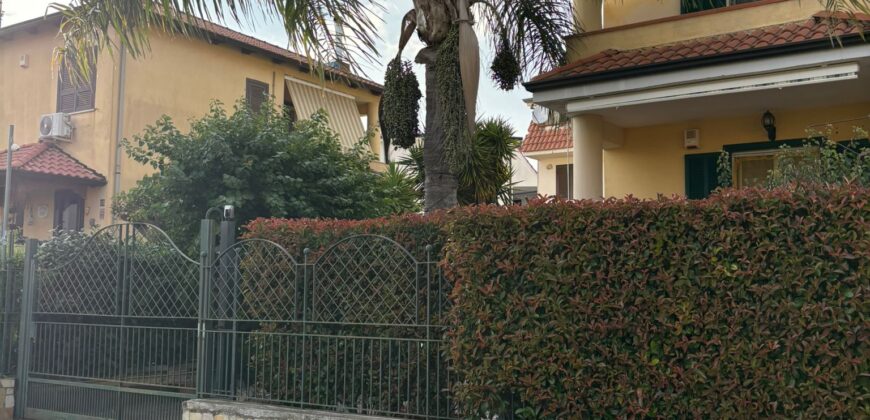 AMPIA VILLA USO INVESTIMENTO Varcaturo-P.Co Marecasa