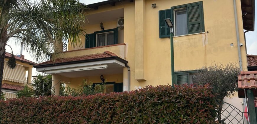 AMPIA VILLA USO INVESTIMENTO Varcaturo-P.Co Marecasa