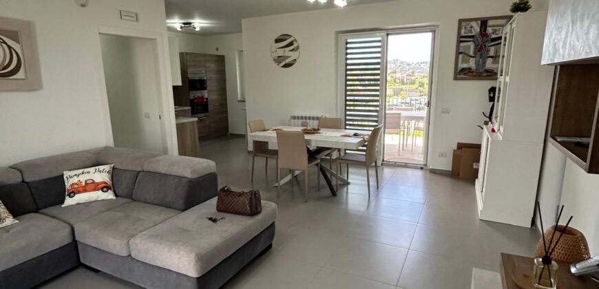 APPARTAMENTO CON TERRAZZO Quarto-P.Co Le Canfore