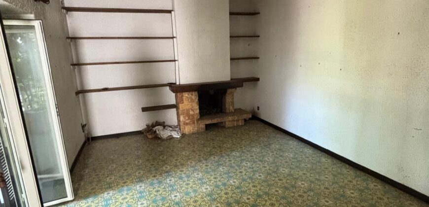 VILLA A SCHIERA DA RISTRUTTURARE Lago Patria-P.Co Gabbiano Azzurro