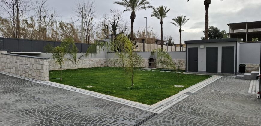 LUSSUOSA VILLA CON PISCINA Varcaturo-Viale Dei Pini Nord