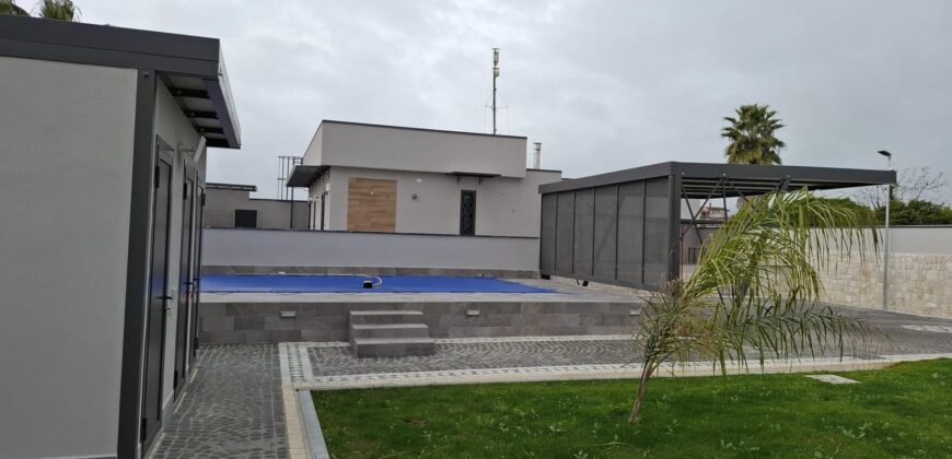 LUSSUOSA VILLA CON PISCINA Varcaturo-Viale Dei Pini Nord