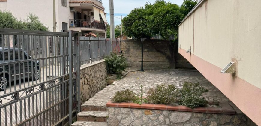 AMPIA VILLA SINGOLA Giugliano-Viale Della Ferrovia
