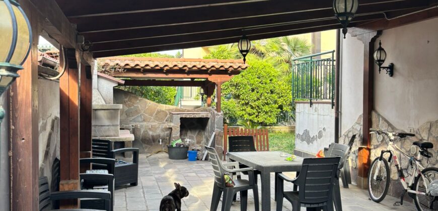 AMPIA VILLA USO INVESTIMENTO Varcaturo-P.Co Marecasa