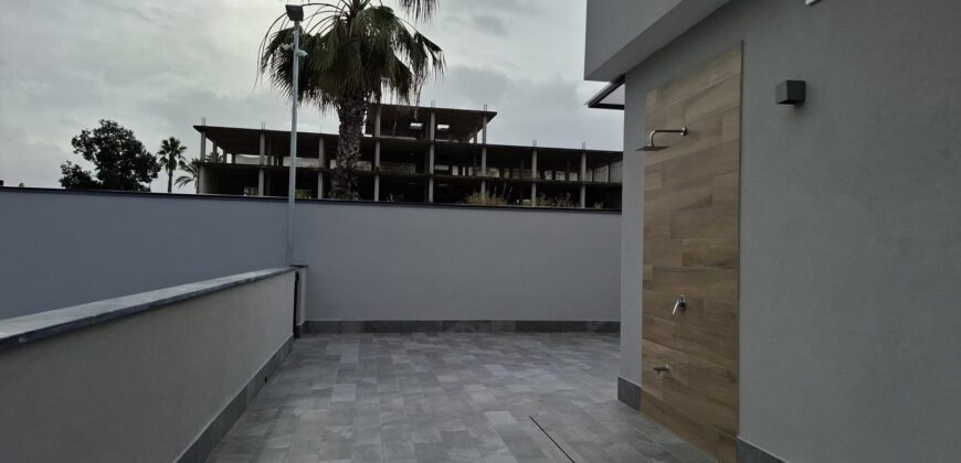 LUSSUOSA VILLA CON PISCINA Varcaturo-Viale Dei Pini Nord