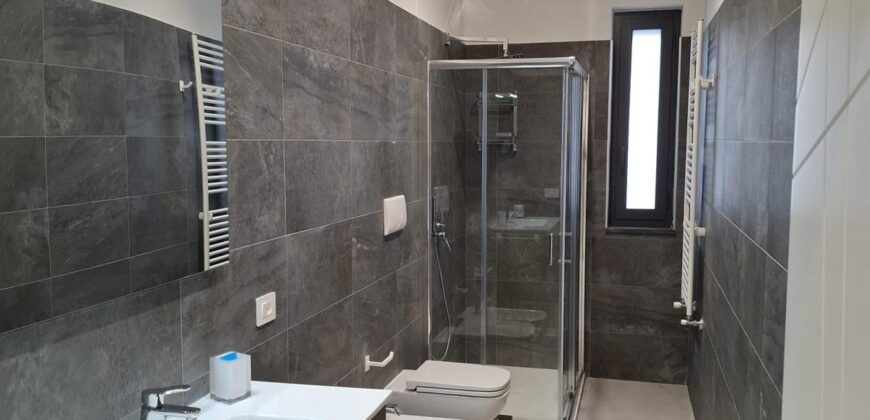LUSSUOSA VILLA CON PISCINA Varcaturo-Viale Dei Pini Nord