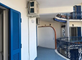 APPARTAMENTO CON TERRAZZO Lago Patria-Centro