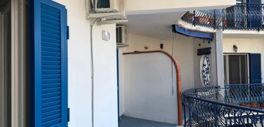 APPARTAMENTO CON TERRAZZO Lago Patria-Centro