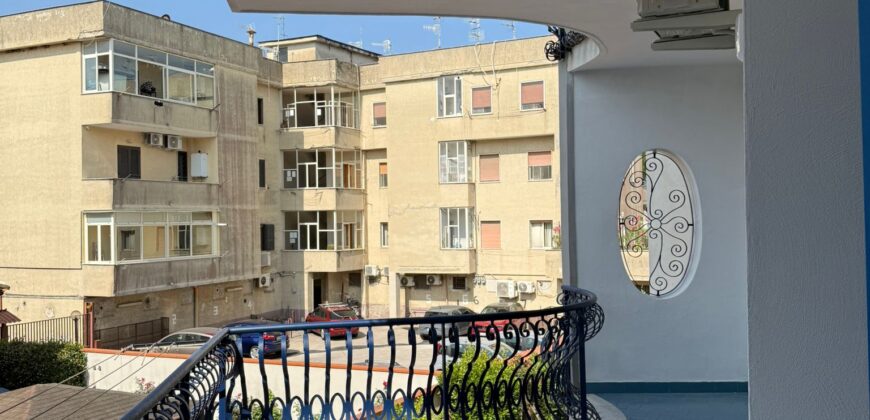 APPARTAMENTO CON TERRAZZO Lago Patria-Centro