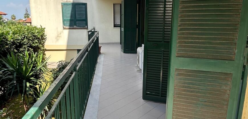 APPARTAMENTO 120 MQ IN PARCO PRIVATO Giugliano-Via Giardini