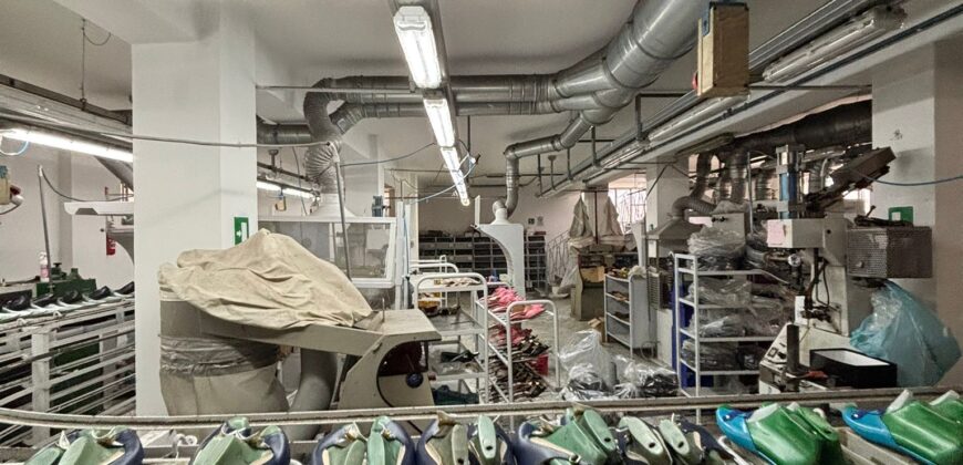OPIFICIO ARTIGIANALE 700 MQ Arzano-Via Squillace
