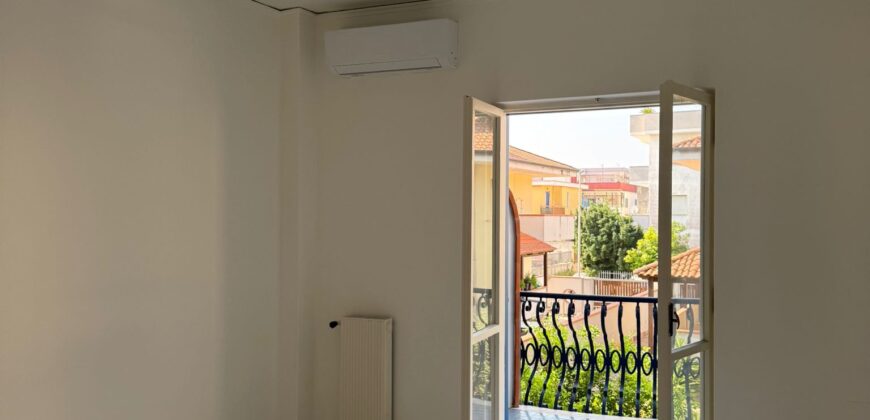 APPARTAMENTO CON TERRAZZO Lago Patria-Centro