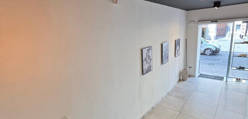 CESSIONE ATTREZZATURE LOCALE Aversa-Via Roma