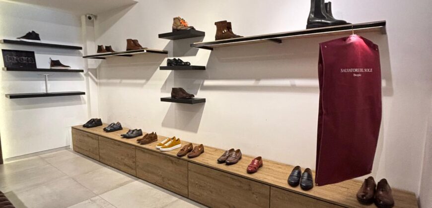 CESSIONE ATTREZZATURE LOCALE Aversa-Via Roma