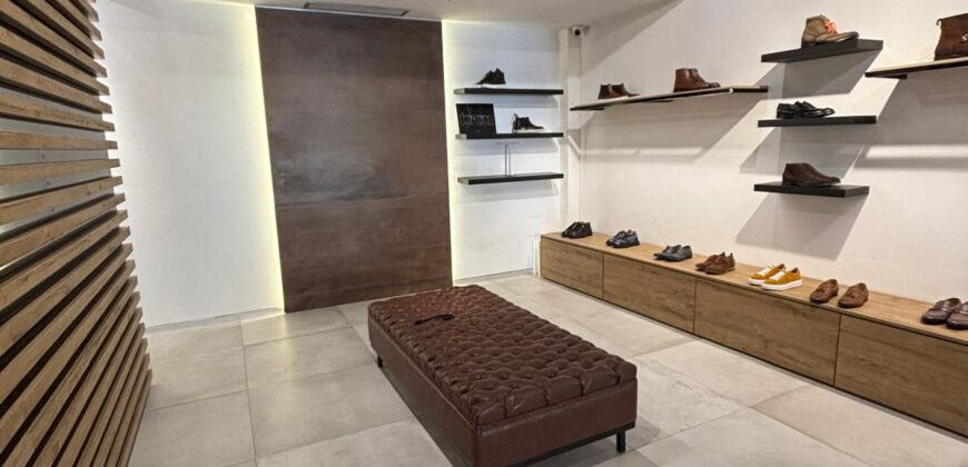 CESSIONE ATTREZZATURE LOCALE Aversa-Via Roma
