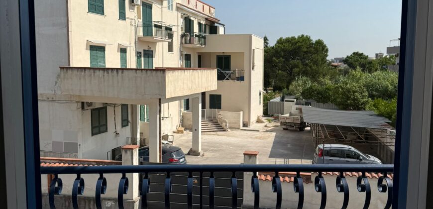 APPARTAMENTO CON TERRAZZO Lago Patria-Centro