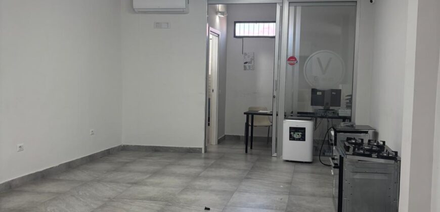 LOCALE COMMERCIALE 125 MQ Lago Patria-Via Lago Patria