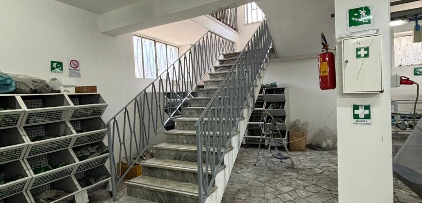 OPIFICIO ARTIGIANALE 700 MQ Arzano-Via Squillace