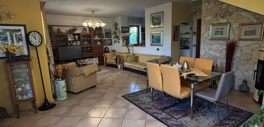 VILLA SINGOLA Varcaturo-G.B Villa