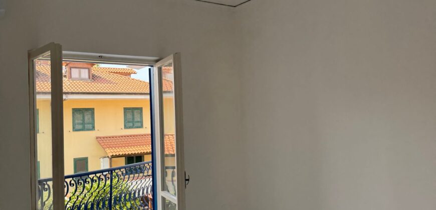 APPARTAMENTO CON TERRAZZO Lago Patria-Centro