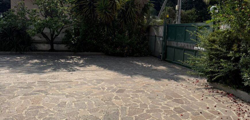 INTERO STABILE CON GIARDINO E GARAGE Lago Patria