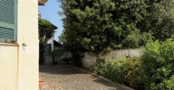 INTERO STABILE CON GIARDINO E GARAGE Lago Patria
