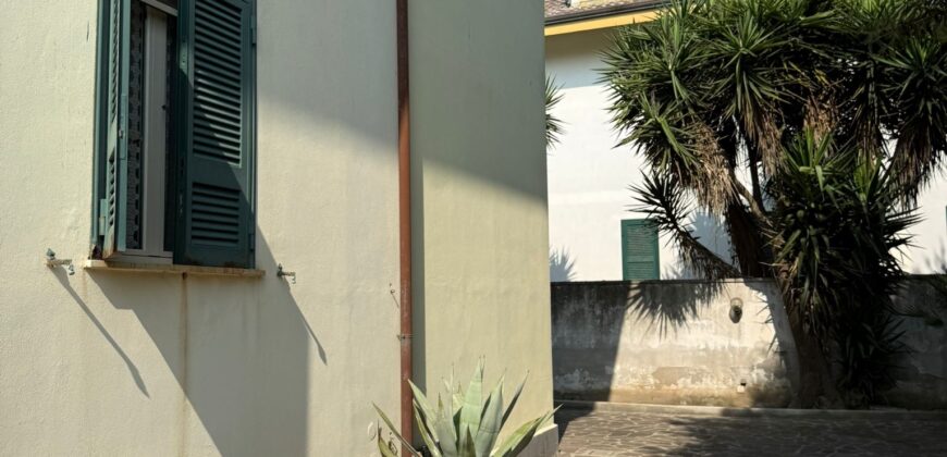 INTERO STABILE CON GIARDINO E GARAGE Lago Patria