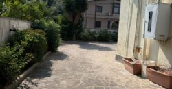 INTERO STABILE CON GIARDINO E GARAGE Lago Patria