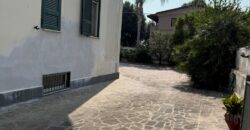 INTERO STABILE CON GIARDINO E GARAGE Lago Patria
