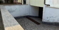 INTERO STABILE CON GIARDINO E GARAGE Lago Patria