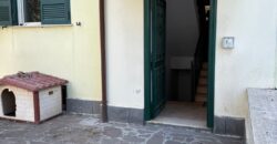 INTERO STABILE CON GIARDINO E GARAGE Lago Patria