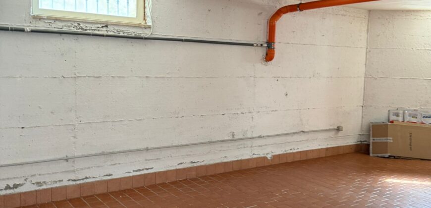INTERO STABILE CON GIARDINO E GARAGE Lago Patria