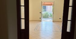 INTERO STABILE CON GIARDINO E GARAGE Lago Patria