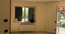 INTERO STABILE CON GIARDINO E GARAGE Lago Patria