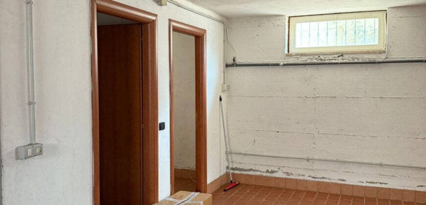 INTERO STABILE CON GIARDINO E GARAGE Lago Patria