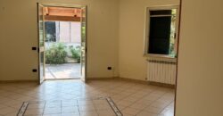 INTERO STABILE CON GIARDINO E GARAGE Lago Patria