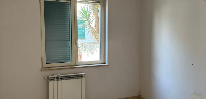 INTERO STABILE CON GIARDINO E GARAGE Lago Patria