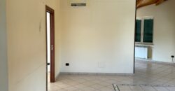 INTERO STABILE CON GIARDINO E GARAGE Lago Patria