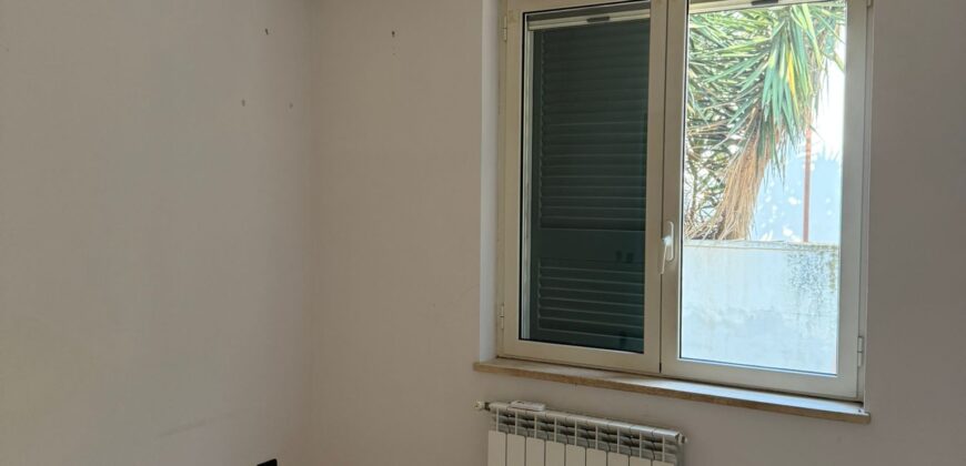 INTERO STABILE CON GIARDINO E GARAGE Lago Patria