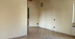 INTERO STABILE CON GIARDINO E GARAGE Lago Patria