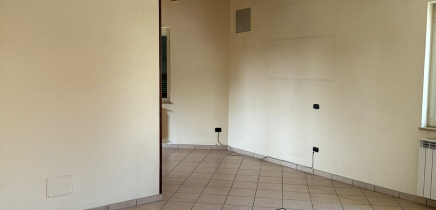 INTERO STABILE CON GIARDINO E GARAGE Lago Patria