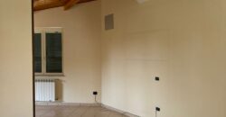 INTERO STABILE CON GIARDINO E GARAGE Lago Patria